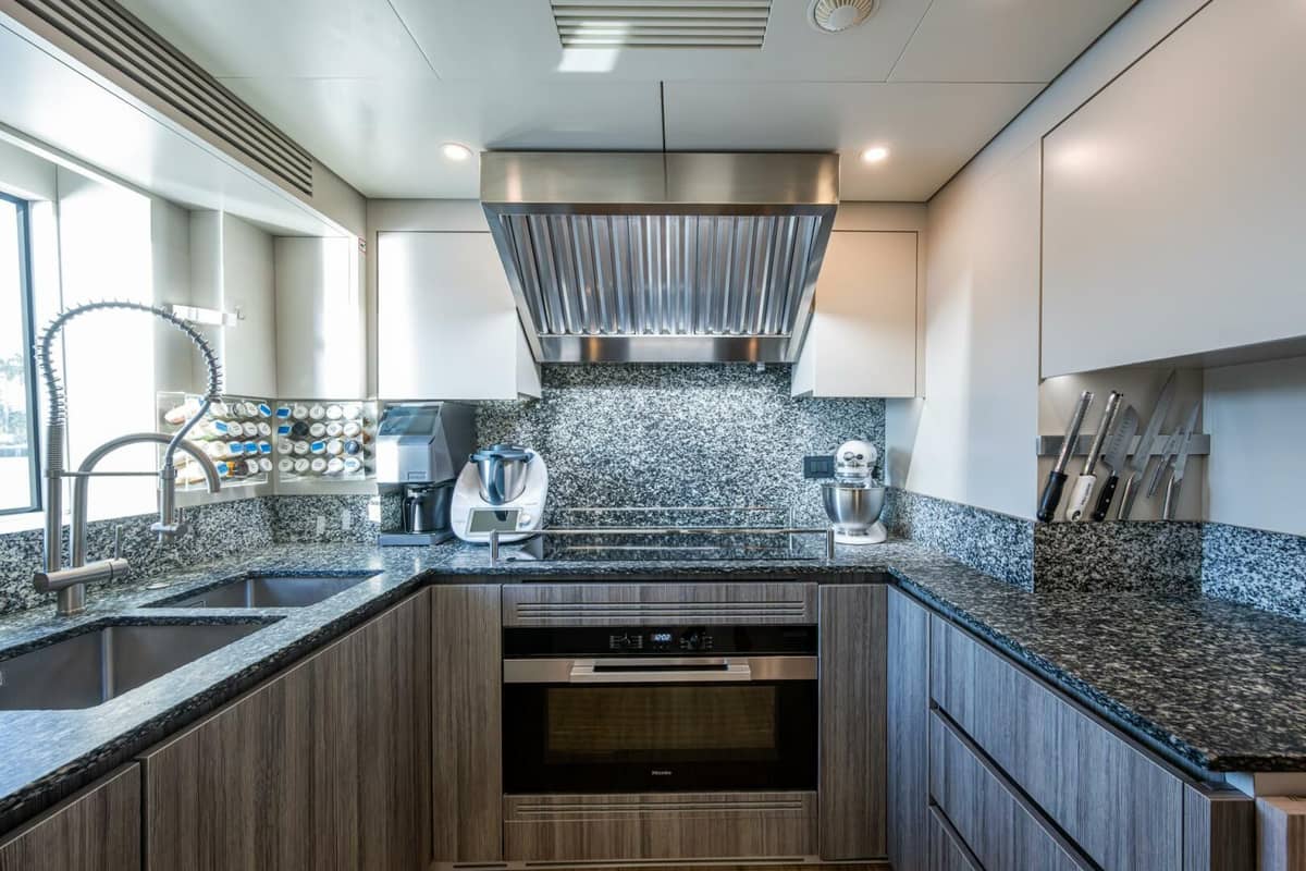 2023 Benetti 34M OASIS "KING'S LAIR" photo 37