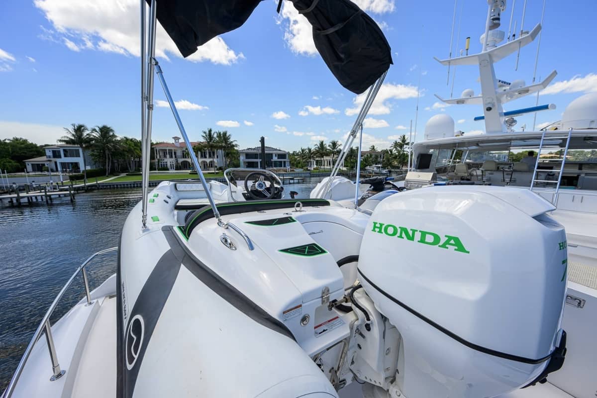 2005 Hatteras 100 Motor Yacht "MAGIC" photo 43
