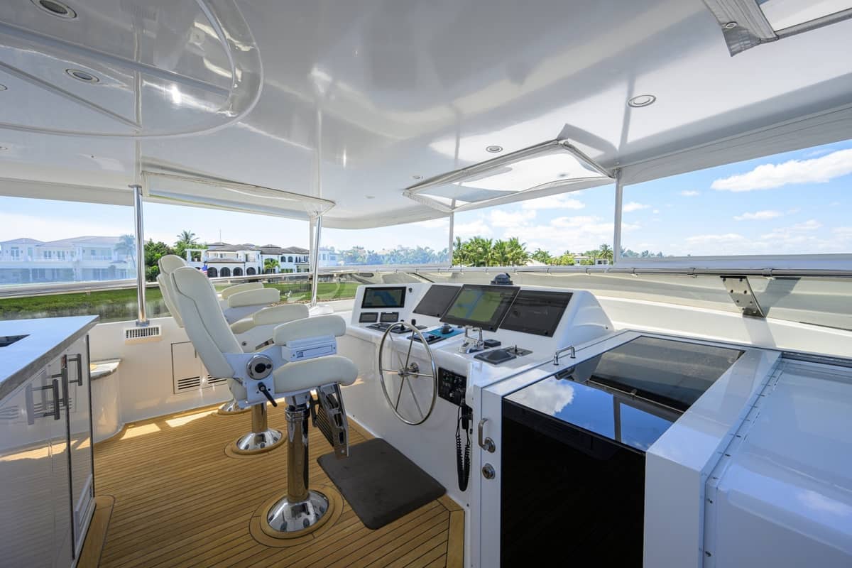2005 Hatteras 100 Motor Yacht "MAGIC" photo 38