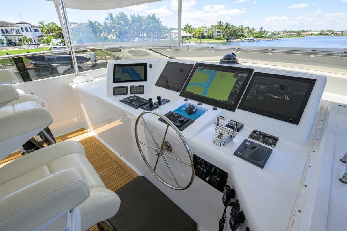 2005 Hatteras 100 Motor Yacht "MAGIC" photo 39