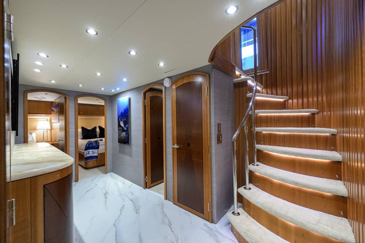 2005 Hatteras 100 Motor Yacht "MAGIC" photo 14