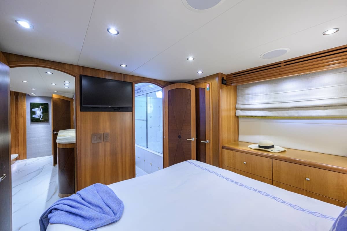 2005 Hatteras 100 Motor Yacht "MAGIC" photo 31
