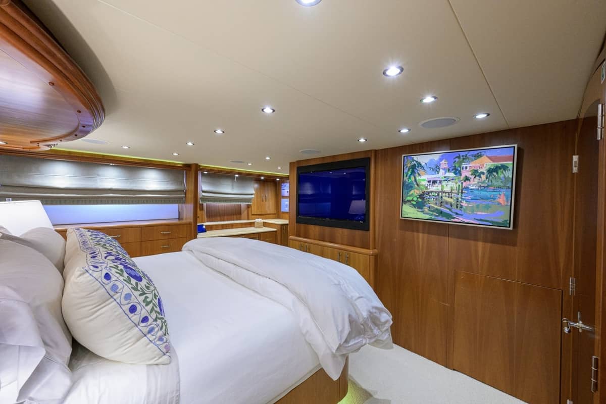 2005 Hatteras 100 Motor Yacht "MAGIC" photo 18