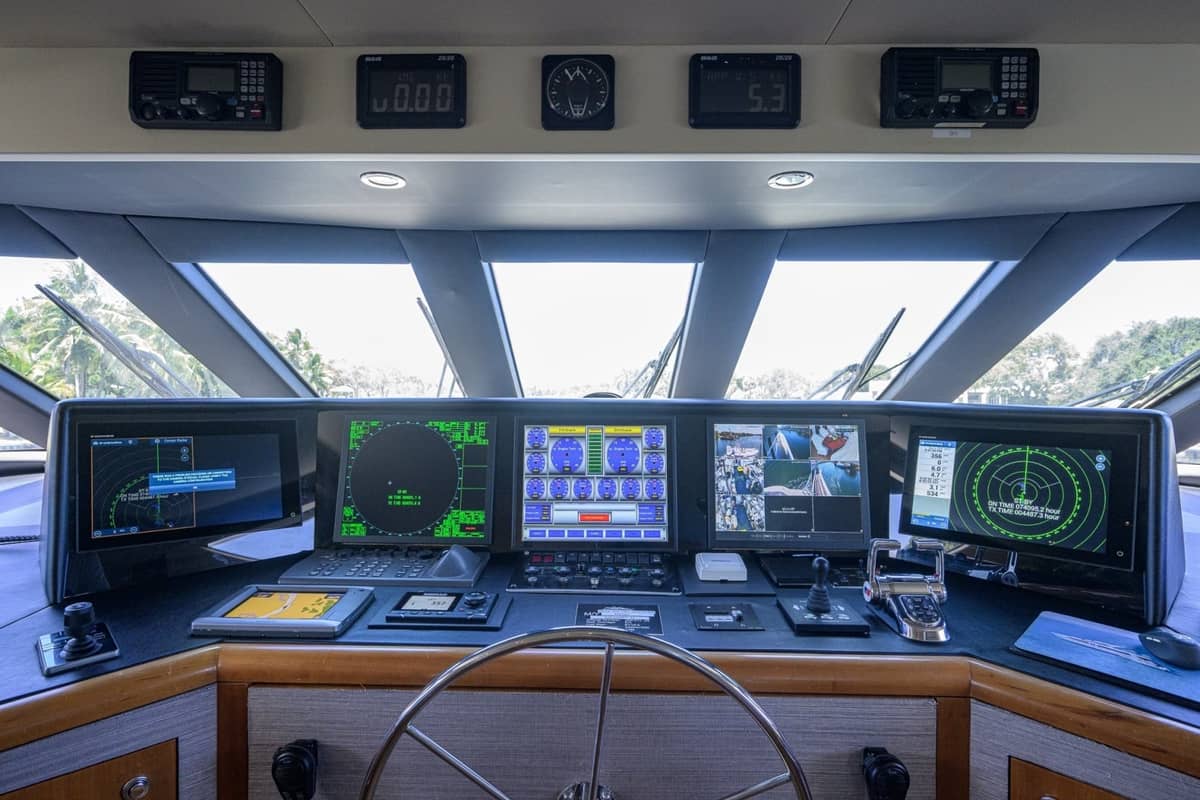 2005 Hatteras 100 Motor Yacht "MAGIC" photo 48
