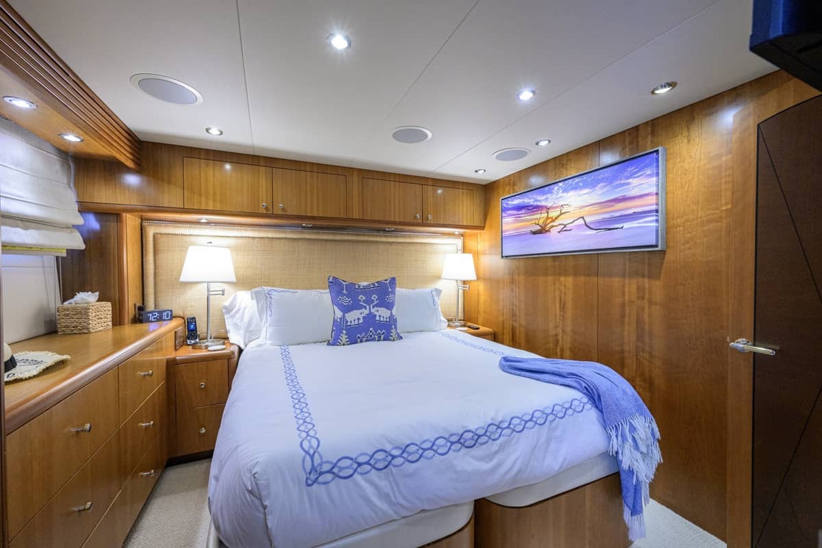 2005 Hatteras 100 Motor Yacht "MAGIC" photo 32