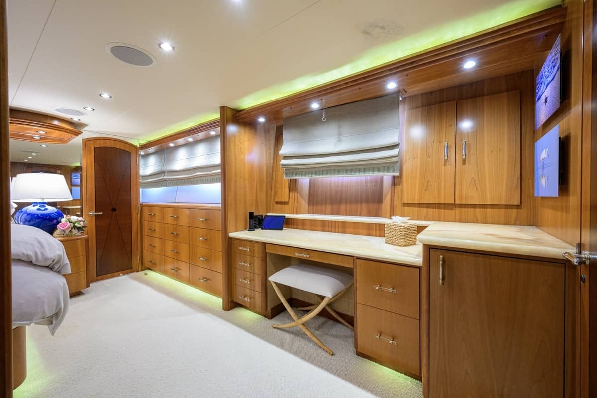 2005 Hatteras 100 Motor Yacht "MAGIC" photo 19