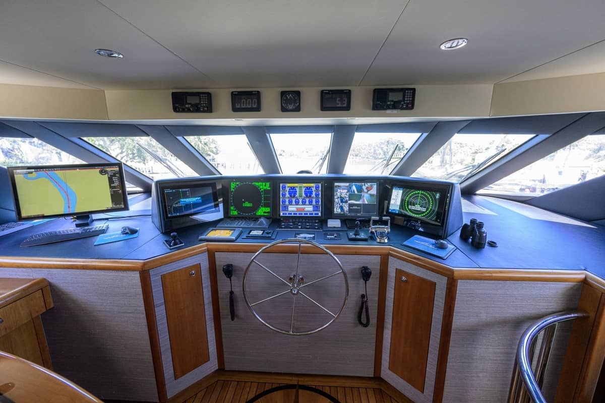 2005 Hatteras 100 Motor Yacht "MAGIC" photo 47