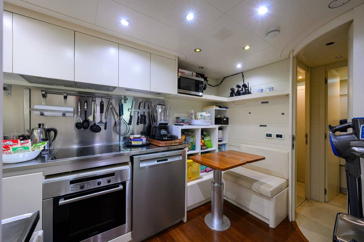 2009 Pershing 90 Express "Miura" photo 18