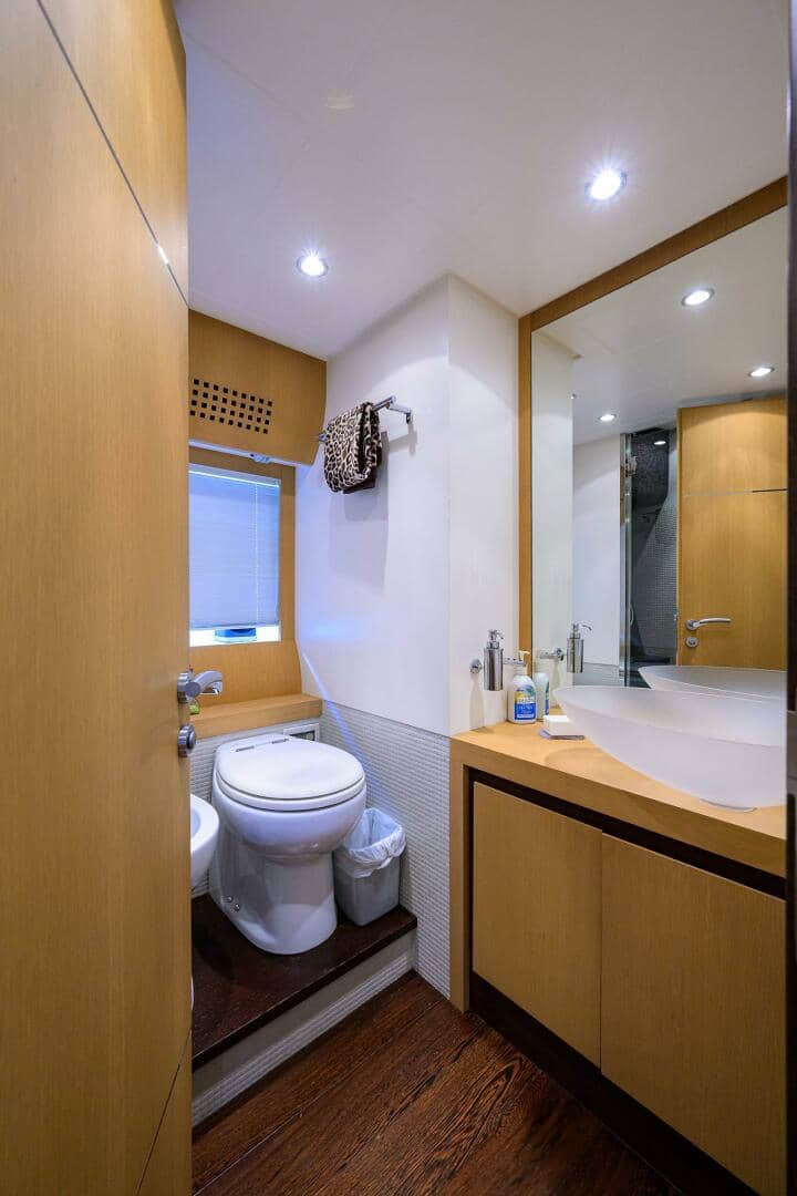 2009 Pershing 90 Express "Miura" photo 30