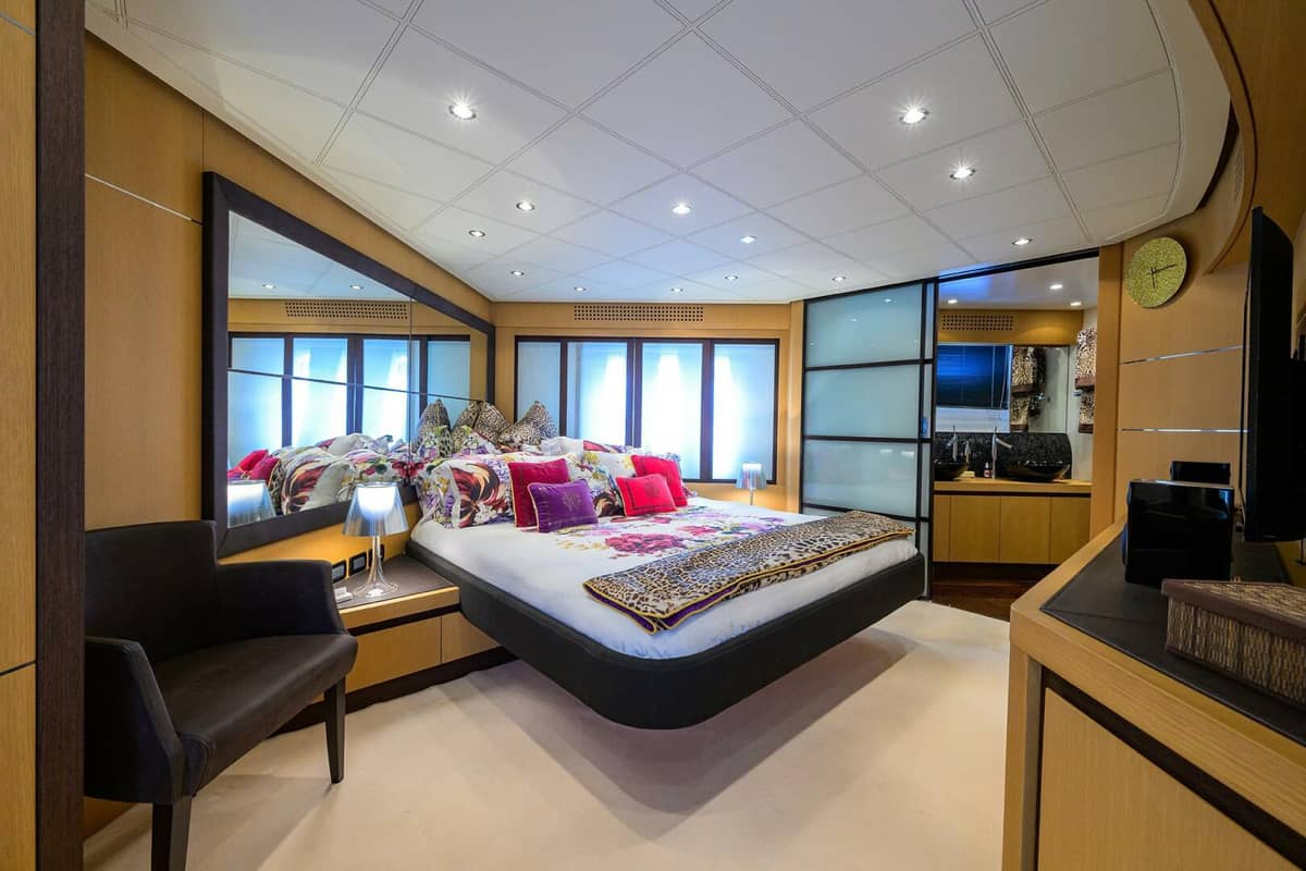 2009 Pershing 90 Express "Miura" photo 21