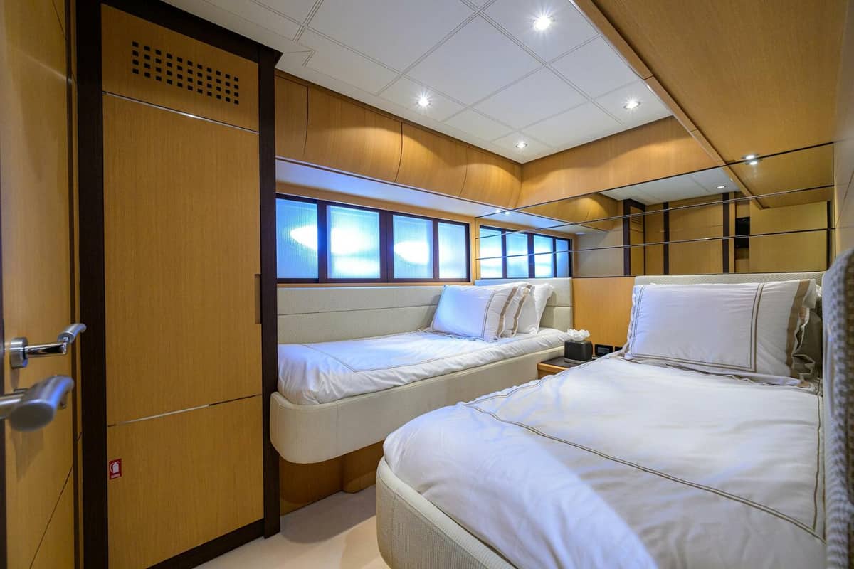2009 Pershing 90 Express "Miura" photo 35
