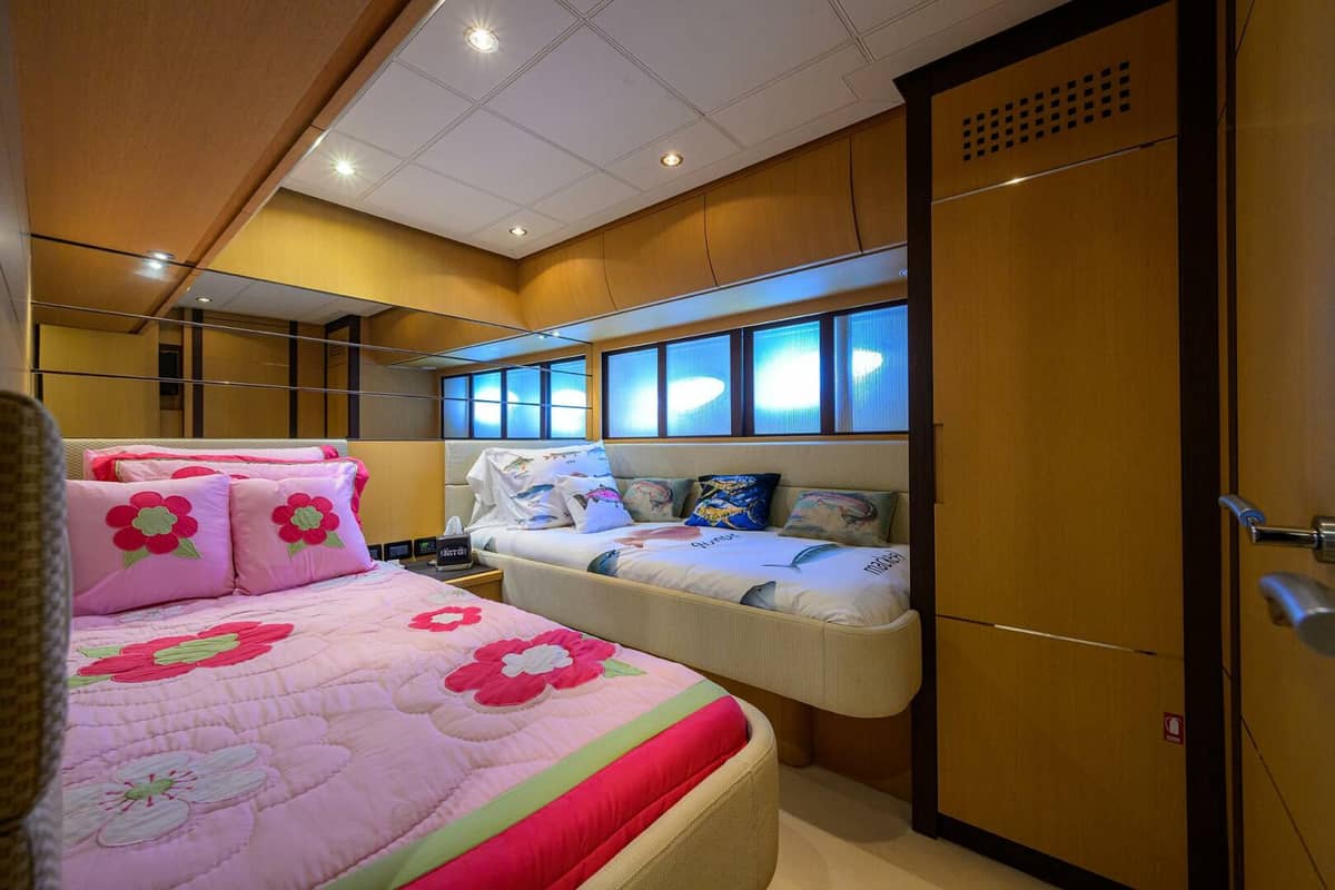 2009 Pershing 90 Express "Miura" photo 32