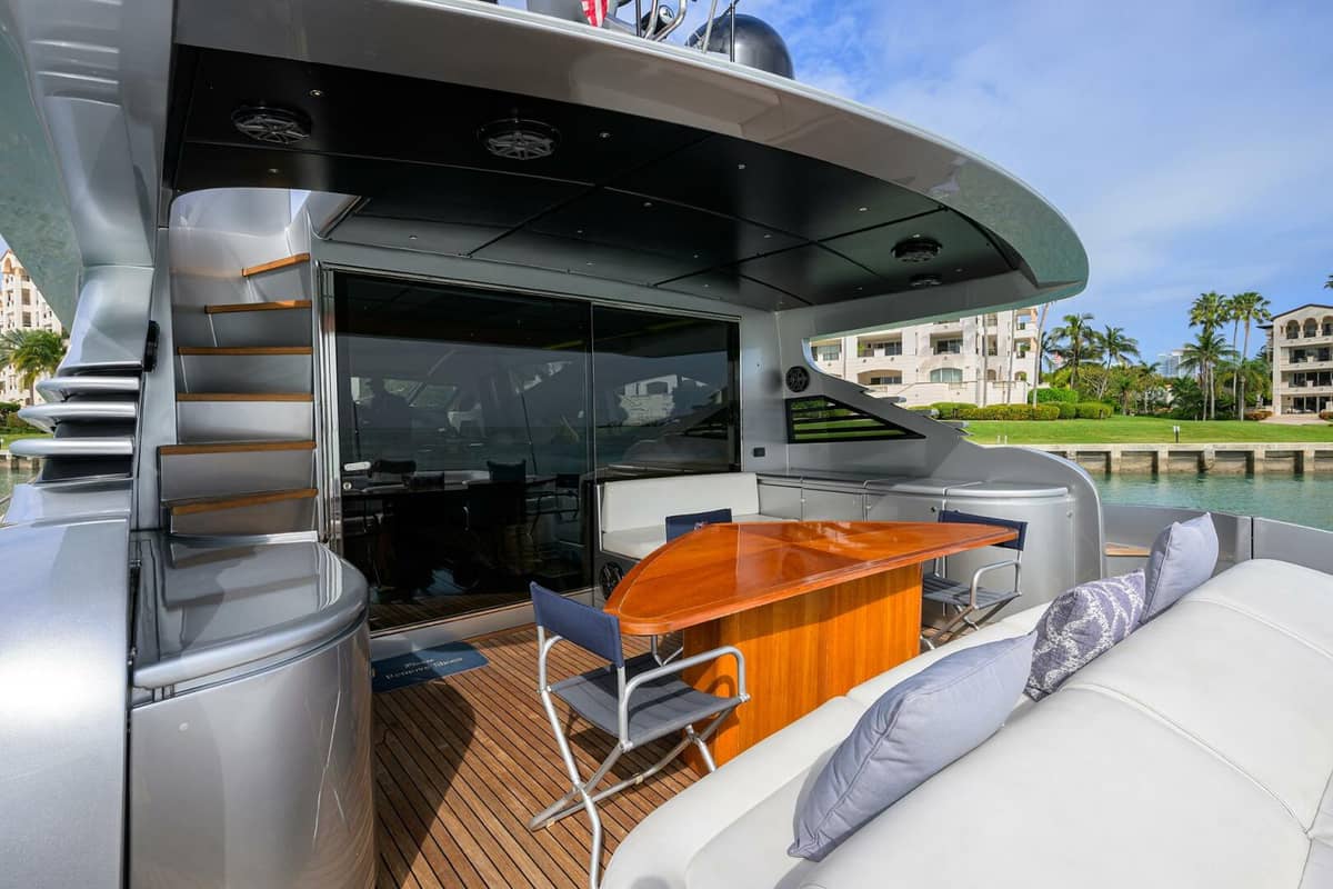 2009 Pershing 90 Express "Miura" photo 39