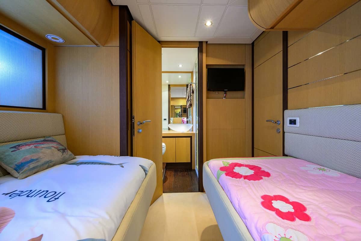 2009 Pershing 90 Express "Miura" photo 33