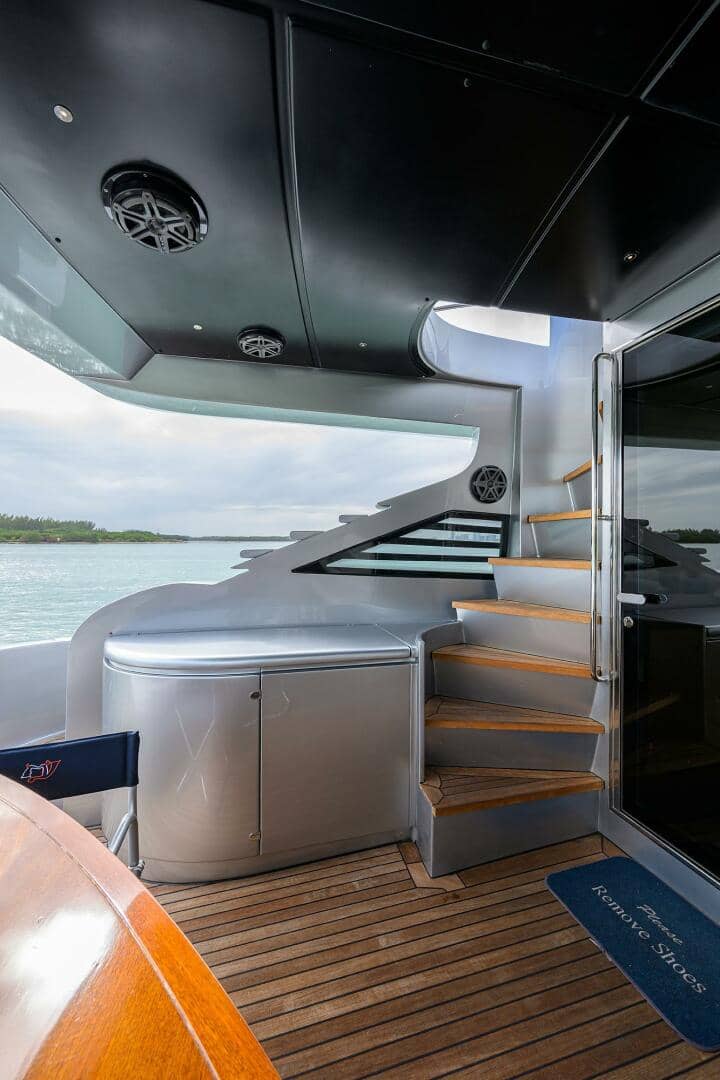 2009 Pershing 90 Express "Miura" photo 40