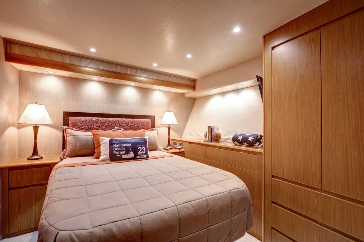 2010 Viking 82 Convertible "Done Deal" photo 22