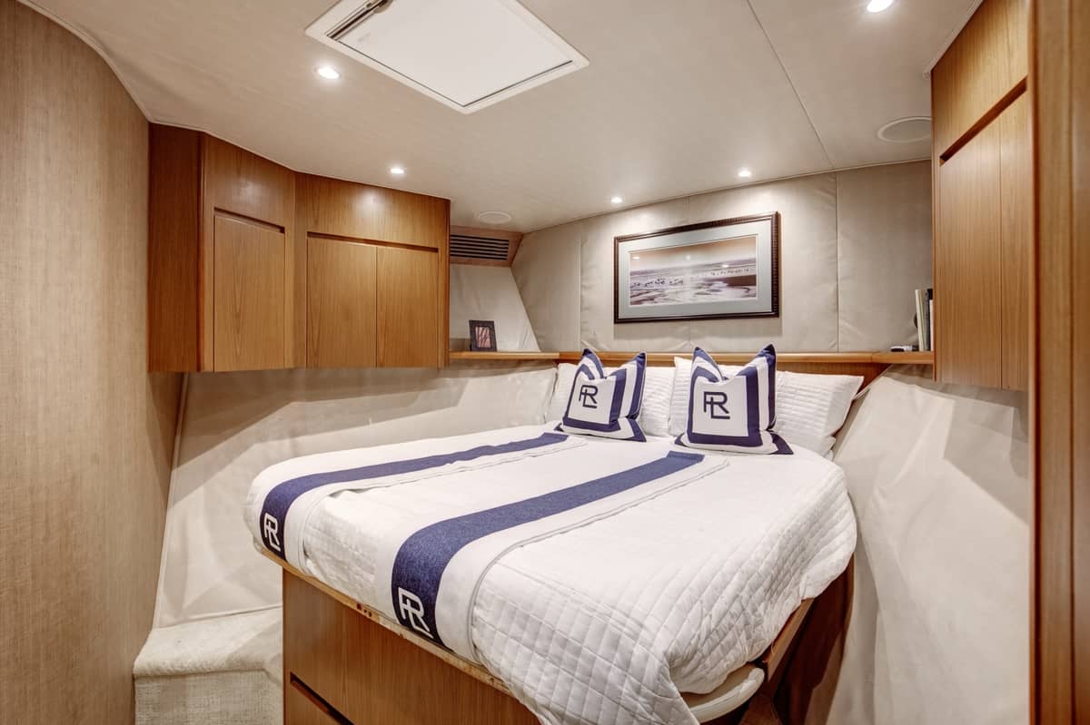 2010 Viking 82 Convertible "Done Deal" photo 18