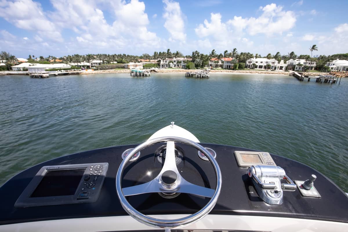 2010 Viking 82 Convertible "Done Deal" photo 34