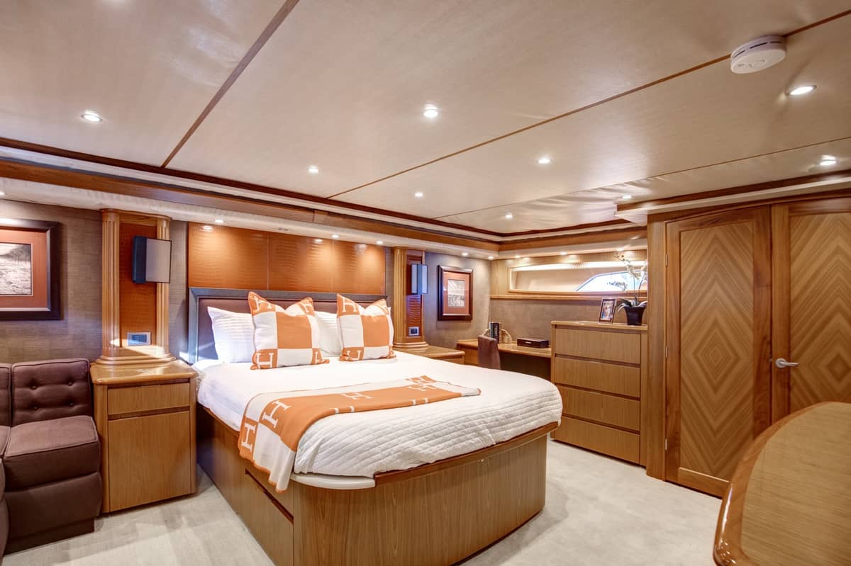 2010 Viking 82 Convertible "Done Deal" photo 14