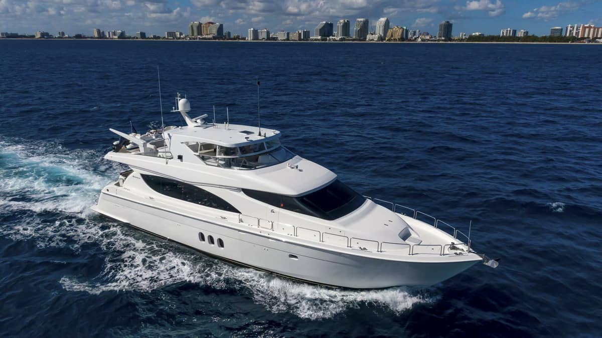 2007 Hatteras 80 "Gallopin" photo