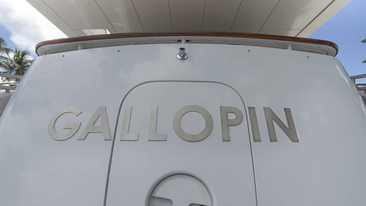 2007 Hatteras 80 "Gallopin" photo 13