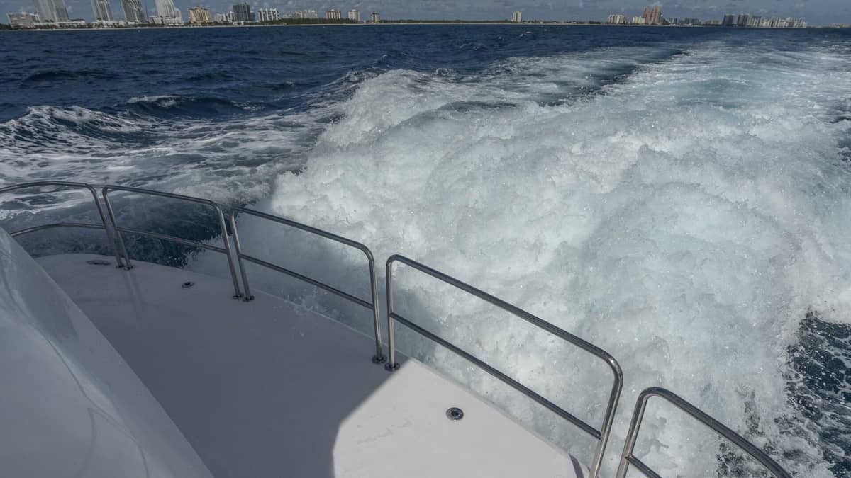 2007 Hatteras 80 "Gallopin" photo 11