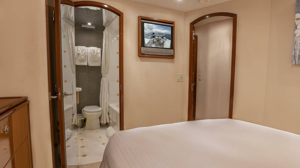2007 Hatteras 80 "Gallopin" photo 54