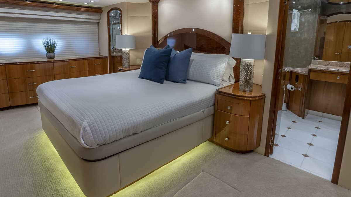 2007 Hatteras 80 "Gallopin" photo 40