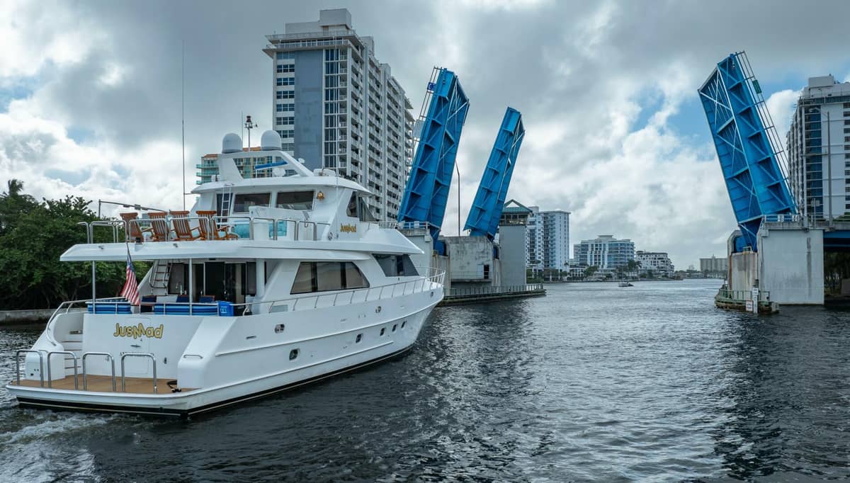 2005 Ocean Alexander 80 motoryacht "JusMad" photo 83