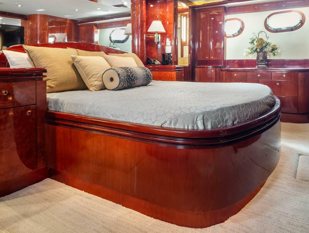 2005 Ocean Alexander 80 motoryacht "JusMad" photo 6