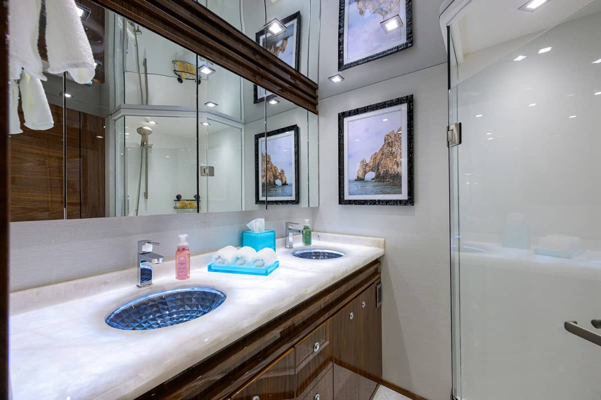 2023 Viking 80 Skybridge "MERCEDES" photo 17