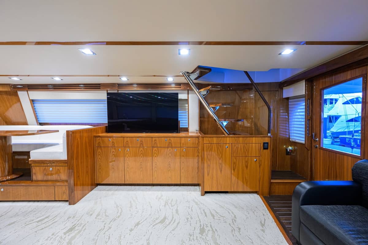 2023 Viking 80 Skybridge "MERCEDES" photo 4