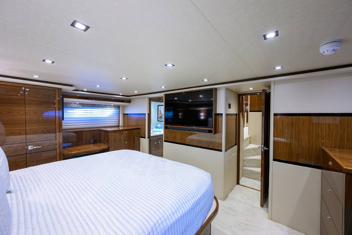 2023 Viking 80 Skybridge "MERCEDES" photo 15