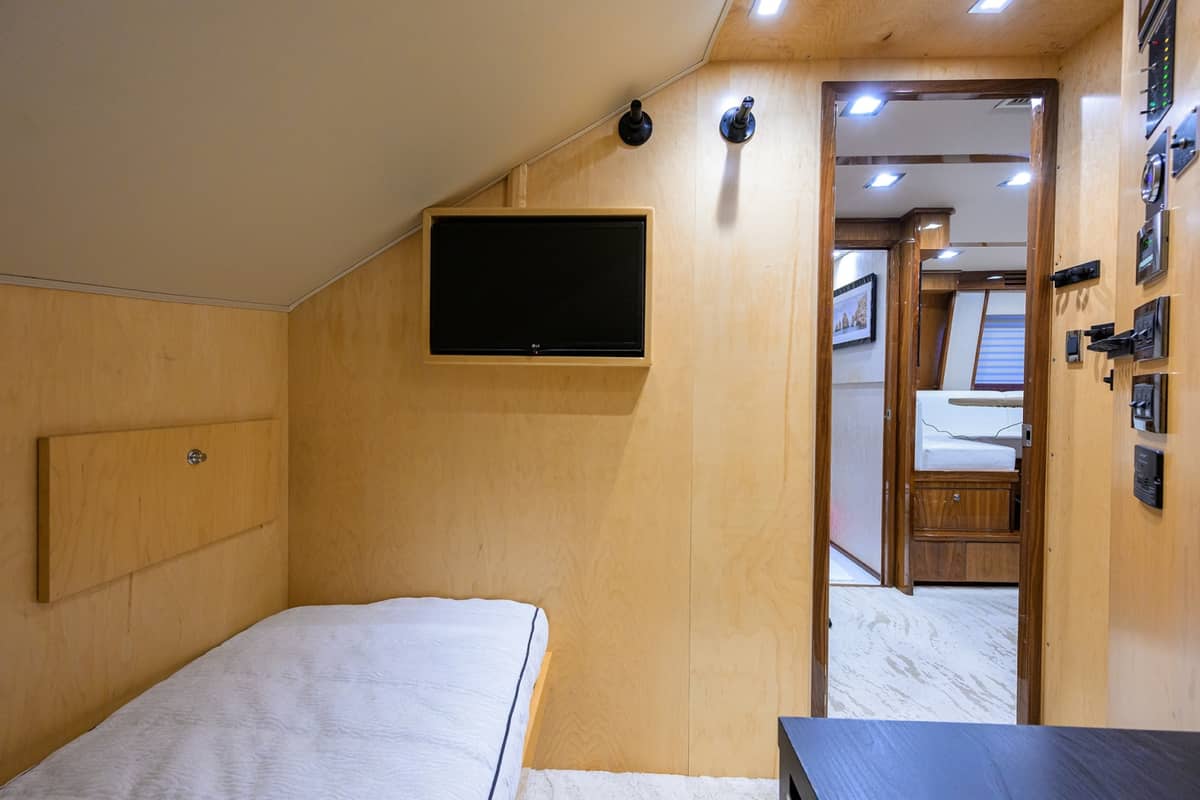 2023 Viking 80 Skybridge "MERCEDES" photo 10