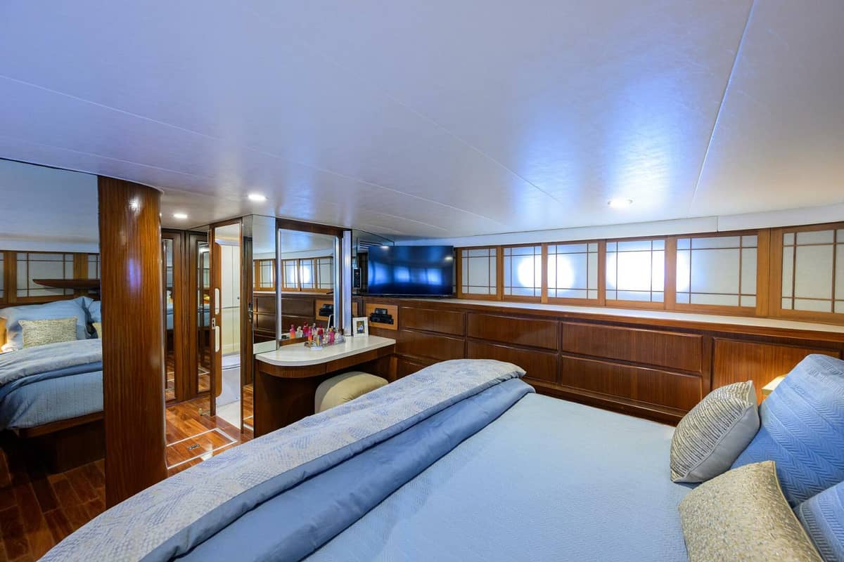 1991 Hatteras 78 Cockpit Motor Yacht "FOREVER YOUNG" photo 12