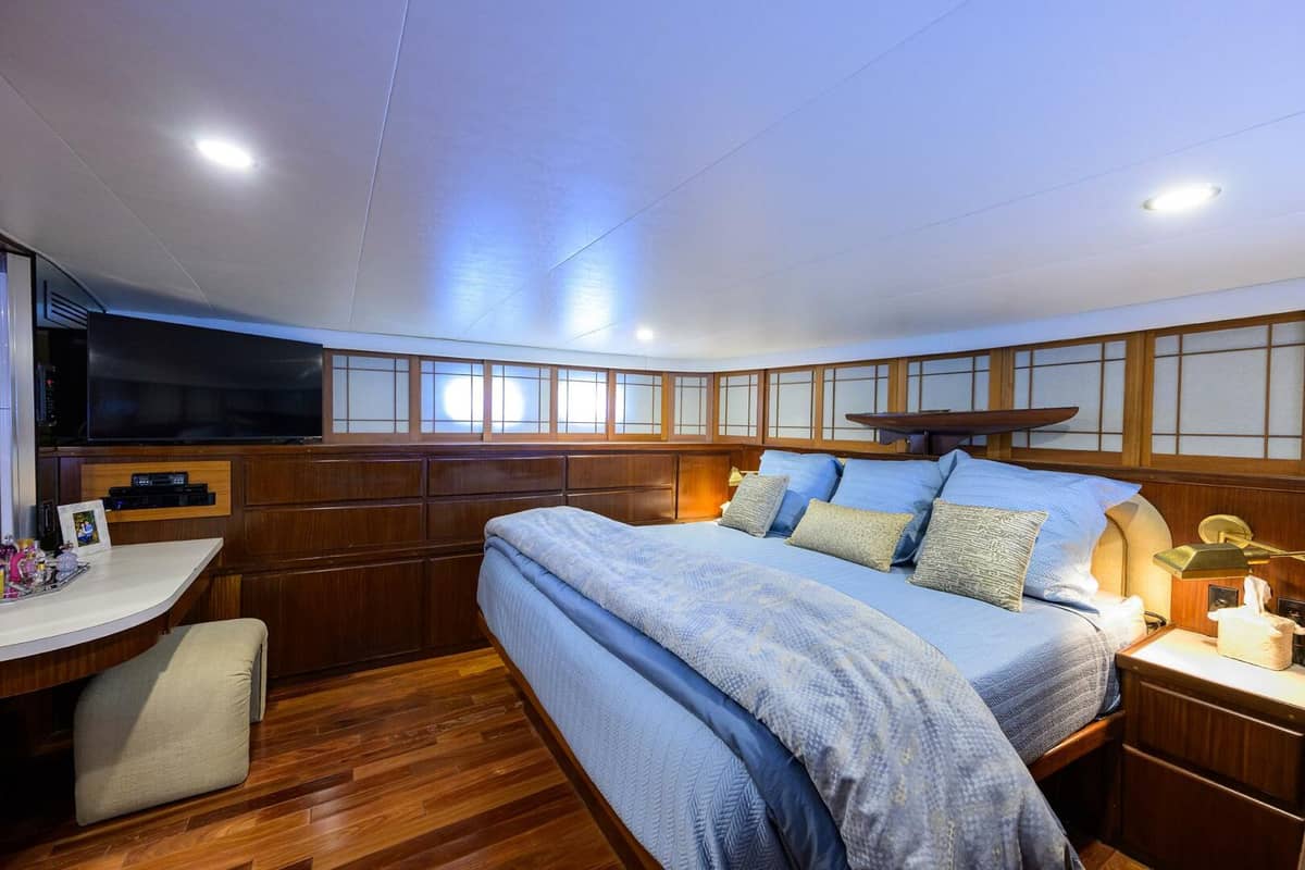 1991 Hatteras 78 Cockpit Motor Yacht "FOREVER YOUNG" photo 13