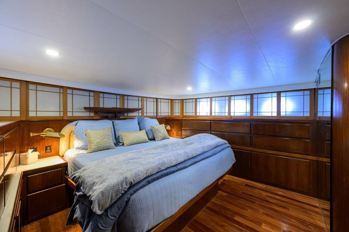 1991 Hatteras 78 Cockpit Motor Yacht "FOREVER YOUNG" photo 14