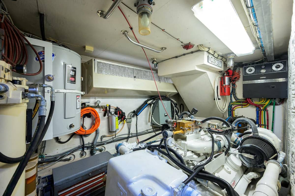 1991 Hatteras 78 Cockpit Motor Yacht "FOREVER YOUNG" photo 18