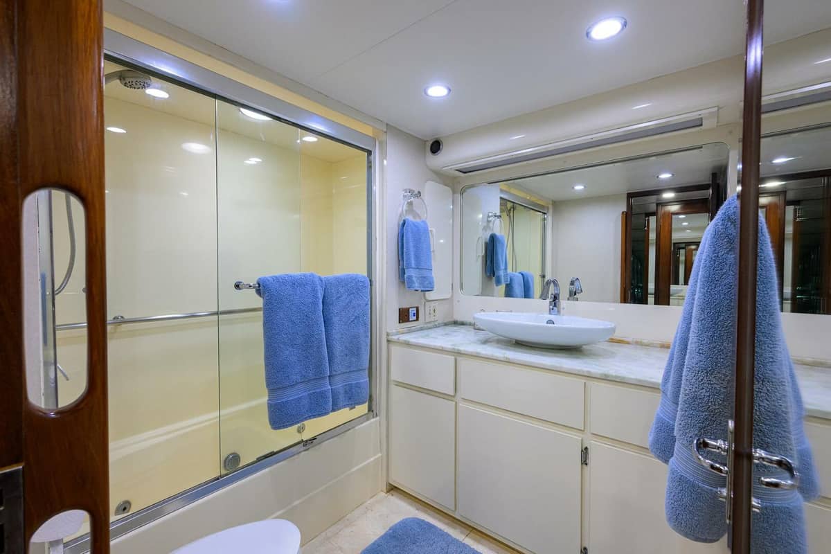 1991 Hatteras 78 Cockpit Motor Yacht "FOREVER YOUNG" photo 10