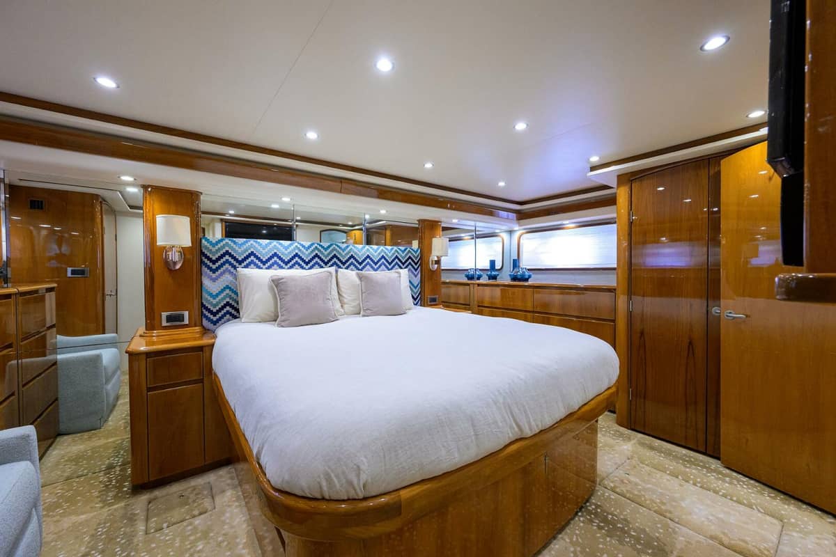 2014 Viking 76 Enclosed Bridge "OSH-IT" photo 21