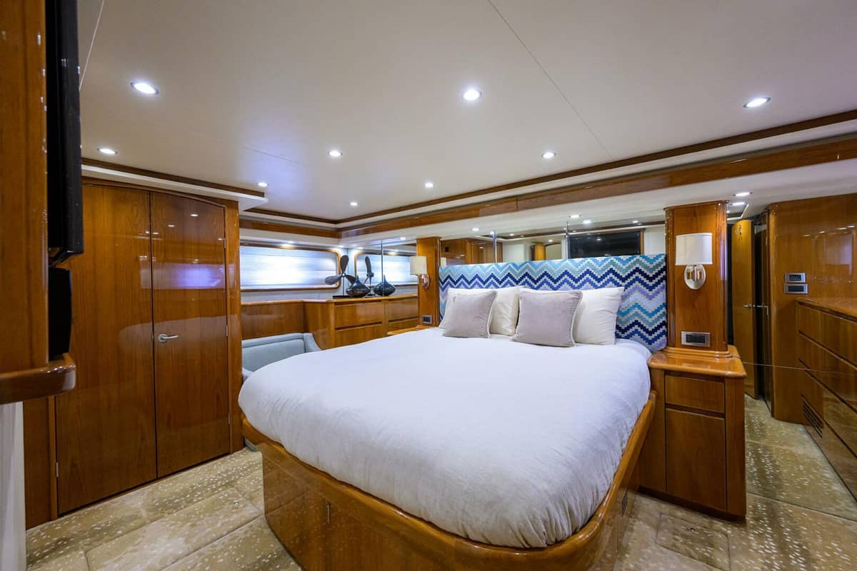 2014 Viking 76 Enclosed Bridge "OSH-IT" photo 23
