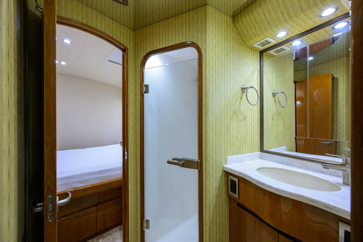 2014 Viking 76 Enclosed Bridge "OSH-IT" photo 35