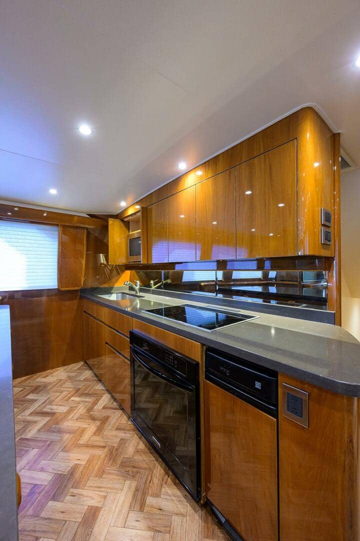 2014 Viking 76 Enclosed Bridge "OSH-IT" photo 17