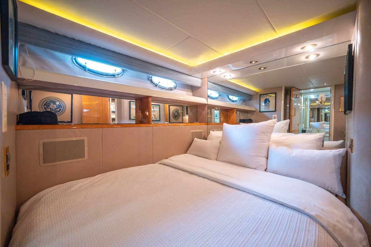 2000 Lazzara Yachts 76 Skylounge "Dare to Dream" photo 30