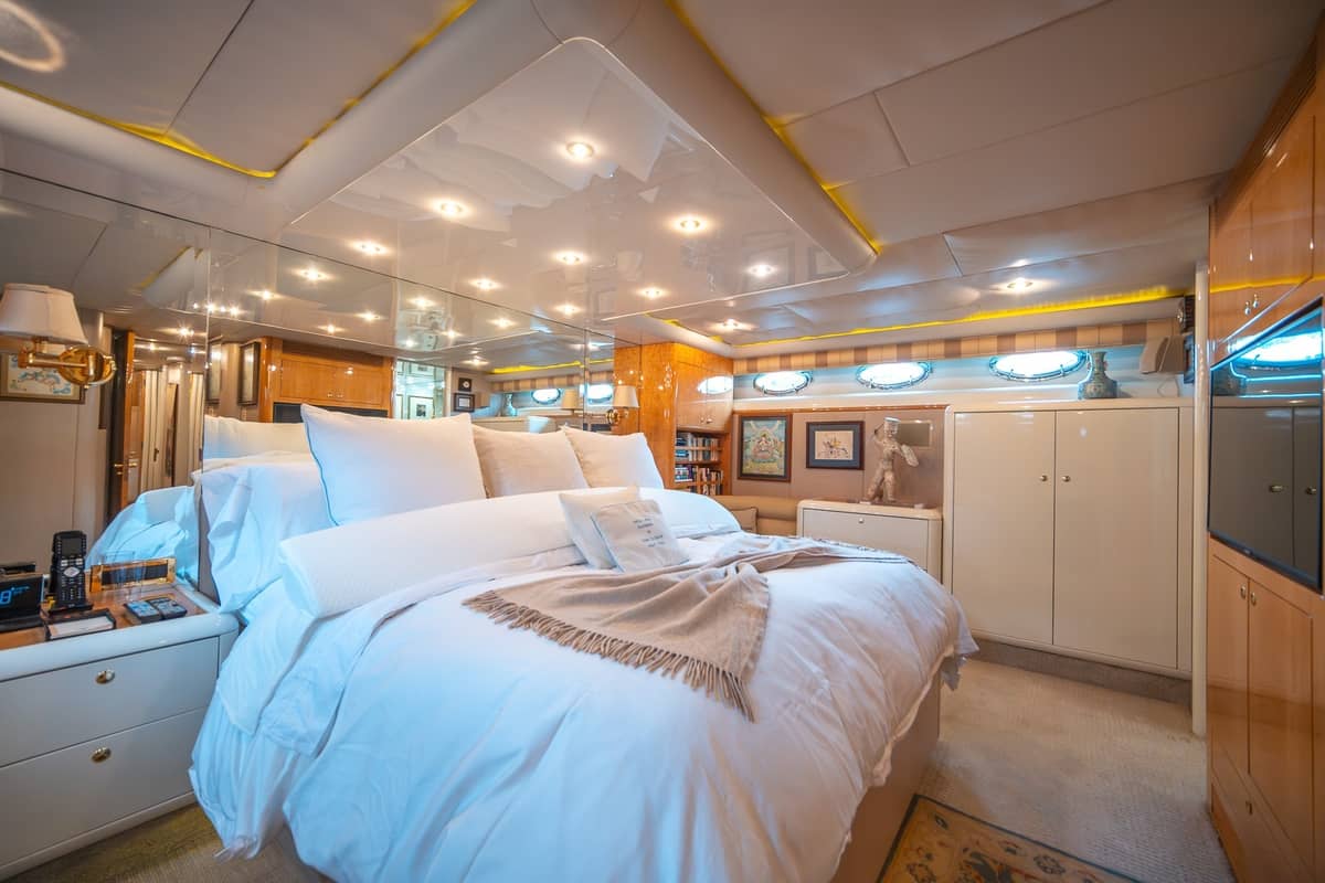 2000 Lazzara Yachts 76 Skylounge "Dare to Dream" photo 18