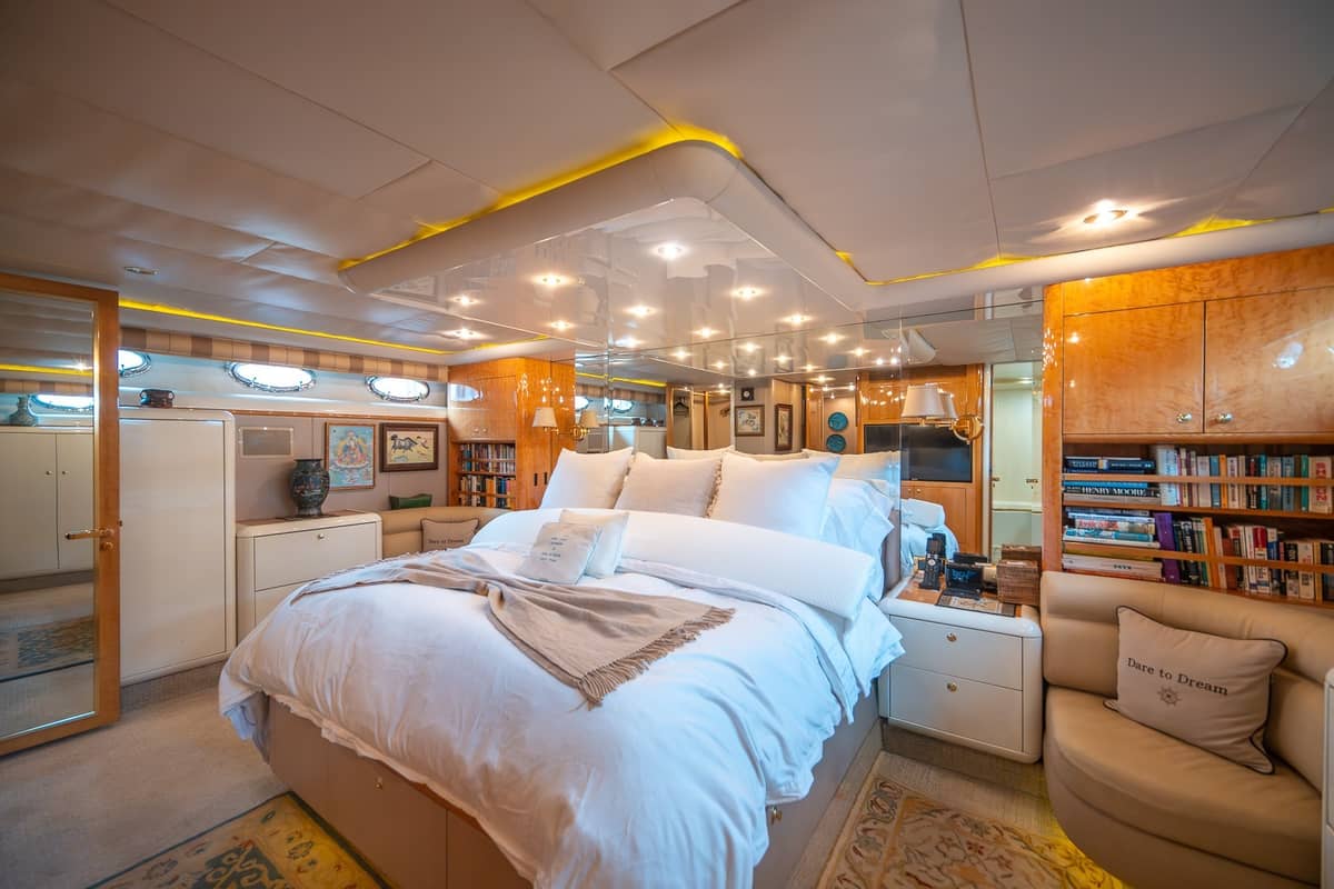 2000 Lazzara Yachts 76 Skylounge "Dare to Dream" photo 22