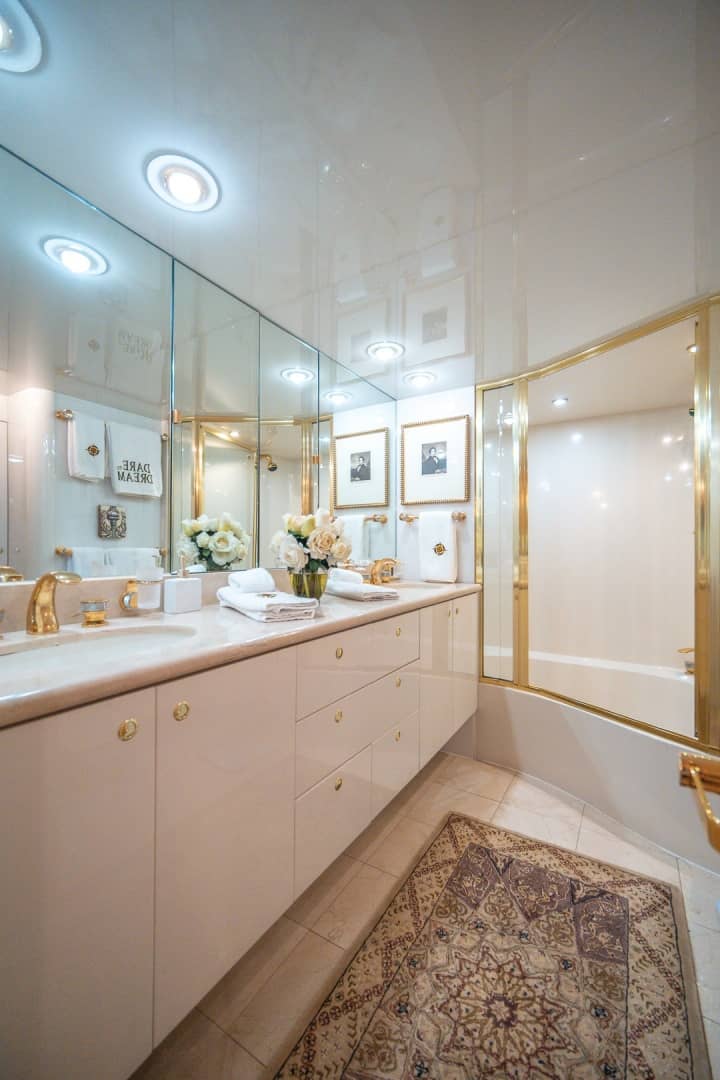 2000 Lazzara Yachts 76 Skylounge "Dare to Dream" photo 23