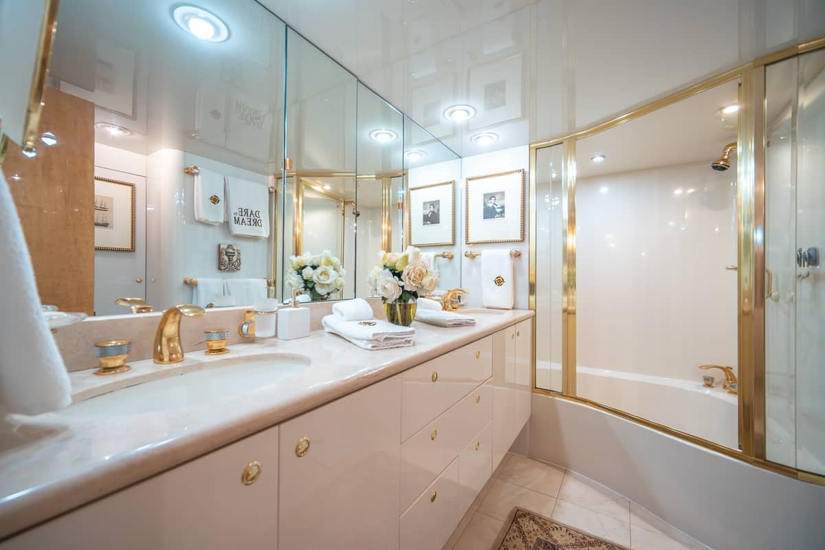 2000 Lazzara Yachts 76 Skylounge "Dare to Dream" photo 24