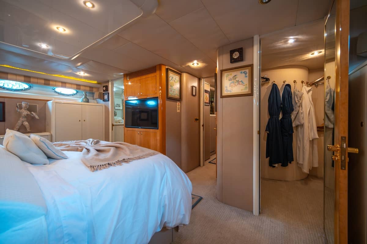 2000 Lazzara Yachts 76 Skylounge "Dare to Dream" photo 21