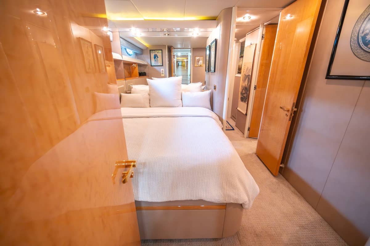 2000 Lazzara Yachts 76 Skylounge "Dare to Dream" photo 29